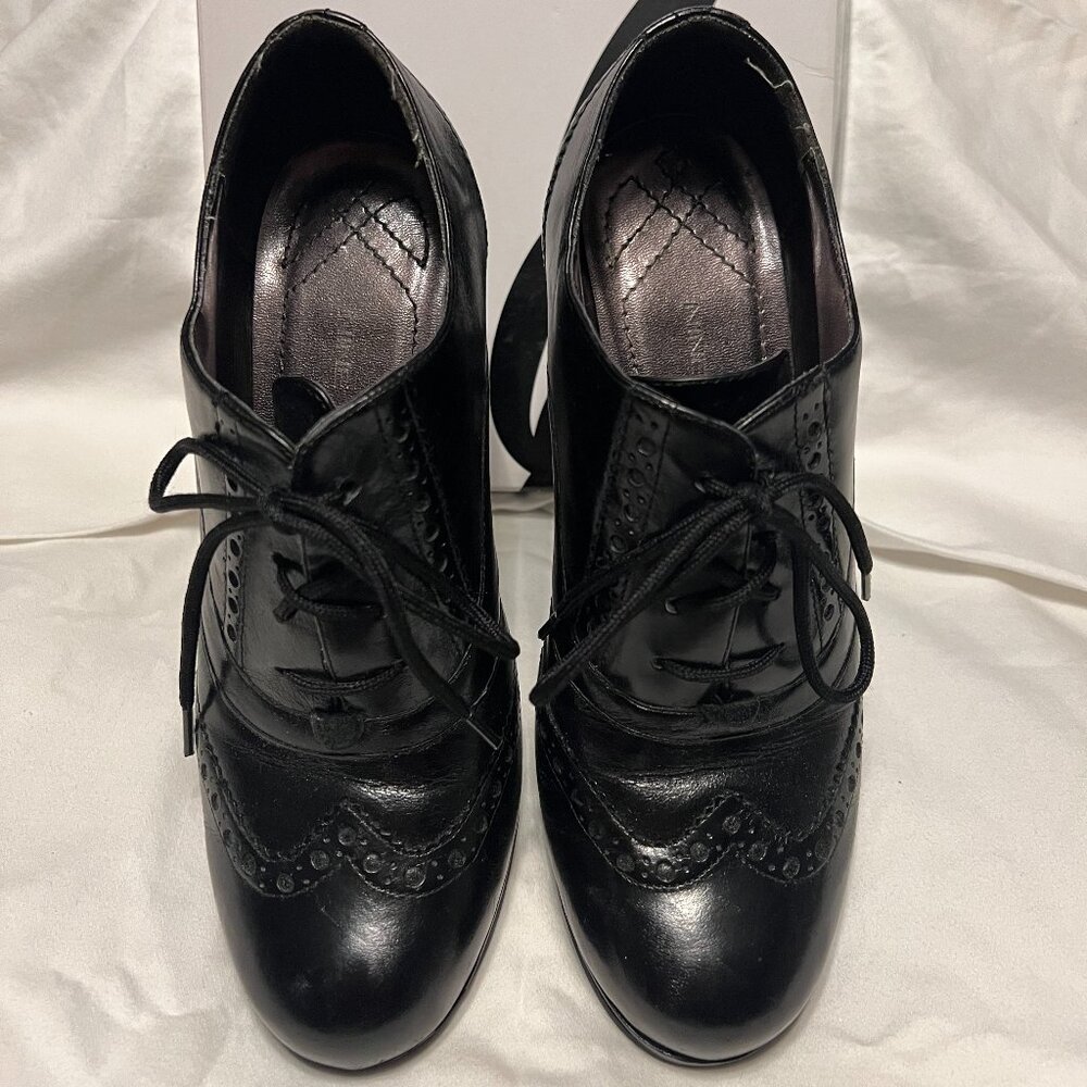 NINE WEST - BLOCK HEEL - PATENT LEATHER TIE UP SHOE - SIZE 7